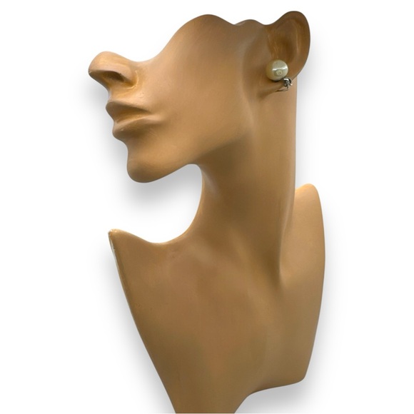 Christian Dior Late 1970's Vintage Glass Pearl Clip Earrings - Picture 8 of 12